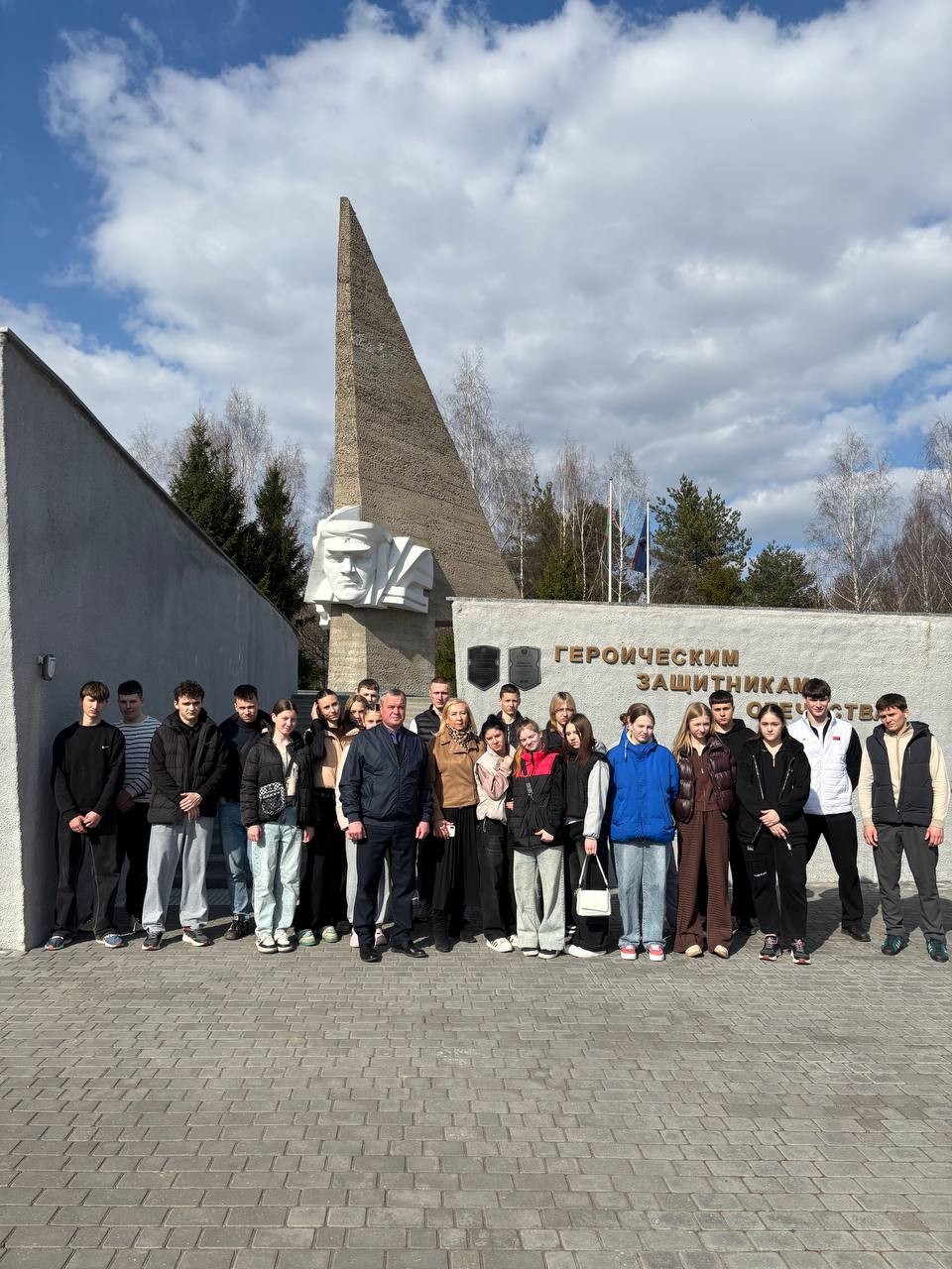 24 марта учащиеся нашего училища посетили памятник бойцам батальона милиции капитана К.Г. Владимирова