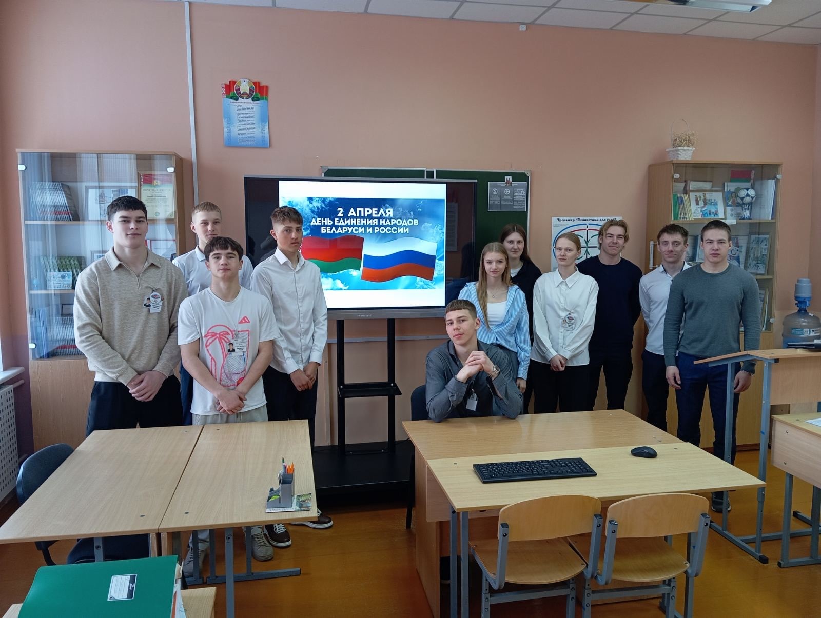 В рамках Дня единения народов Беларуси и России 🇧🇾🤝🇷🇺в учебном заведении проведен цикл мероприятий.